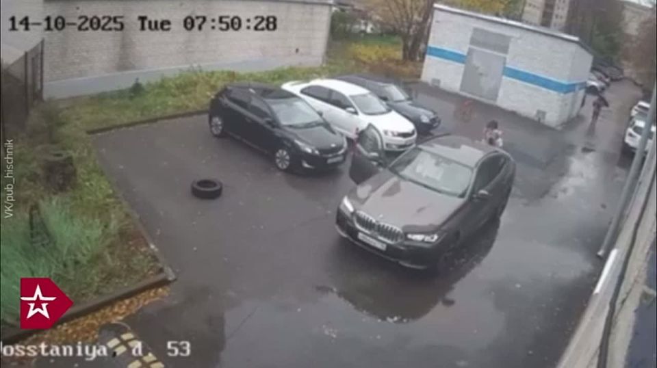 Проводила дочь в школу, а потом получила более 10 ножевых ранений — неизвестный напал на жительницу Казани