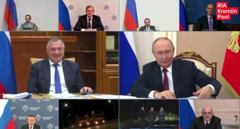 Разрешаю! С Богом!. Путин дал старт началу движения на новых дорожно-транспортных объектах в Карелии, Татарстане и ХМАО