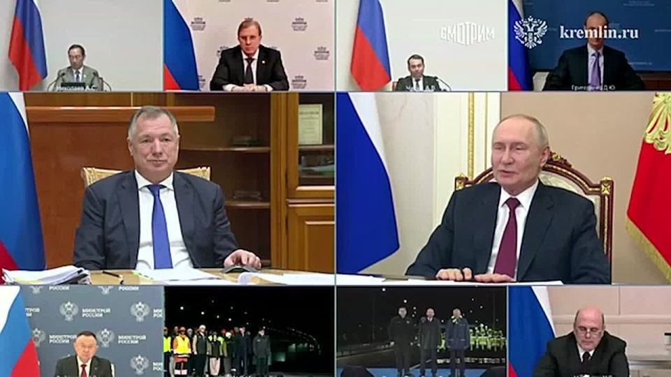 "С Богом!": Путин по видеосвязи открыл три новые дороги: