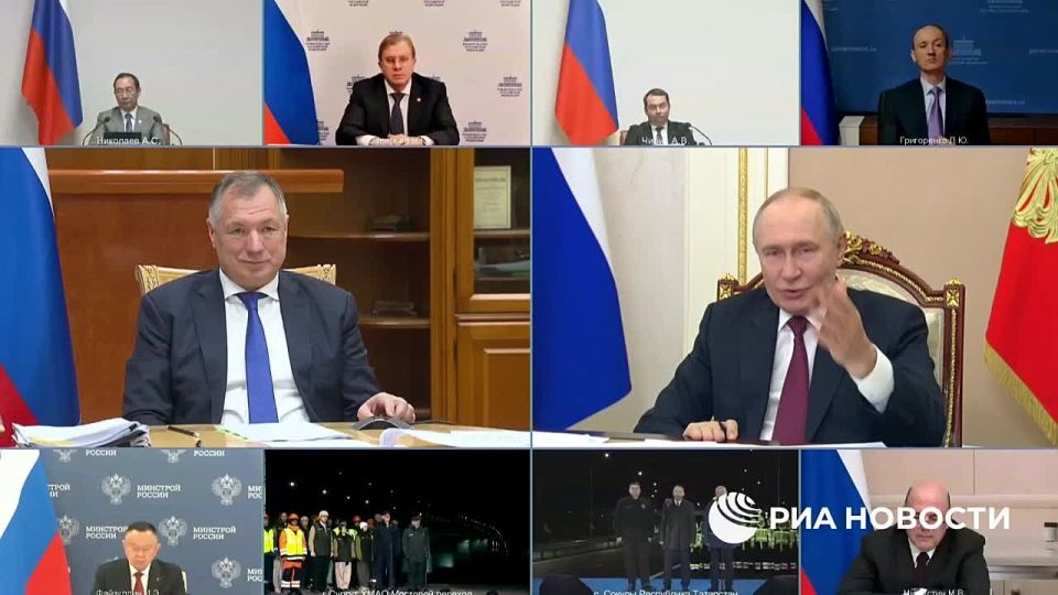 Путин дал старт началу движения на новых дорожно-транспортных объектах в Карелии, Татарстане и ХМАО