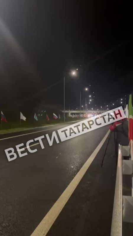 Владимир Путин в режиме видеоконференцсвязи дал старт открытию участка трассы Казань - Оренбург