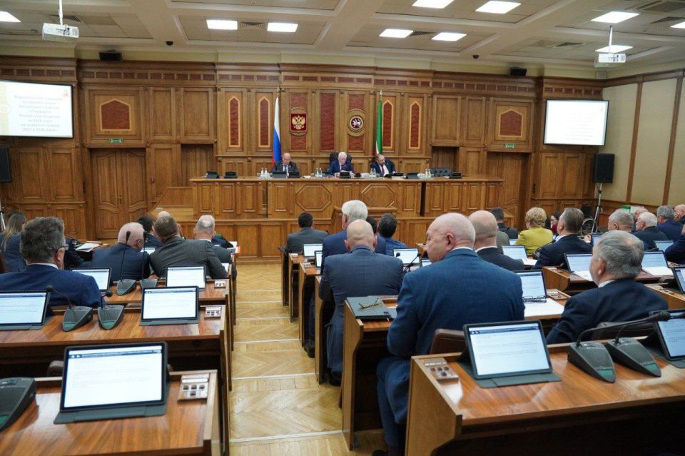 Законопроект о бюджете на 2026 год и плановый период 2027 и 2028 годов прошел процедуру Парламентских слушаний, традиционно при широком участии общественности.