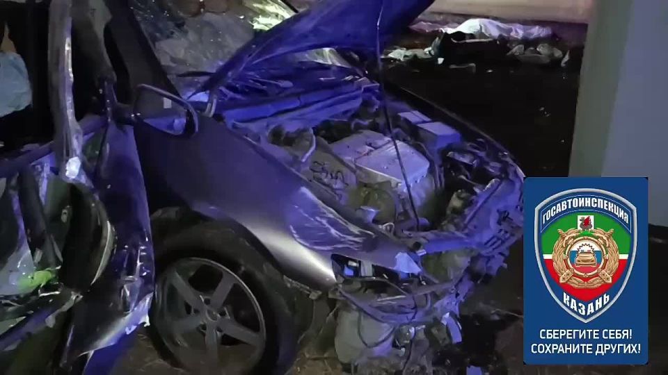 В Казани девушка-водитель влетела в бетонную опору, три пассажира погибли