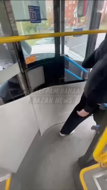 На Глушко в Казани автобус влетел в легковушку