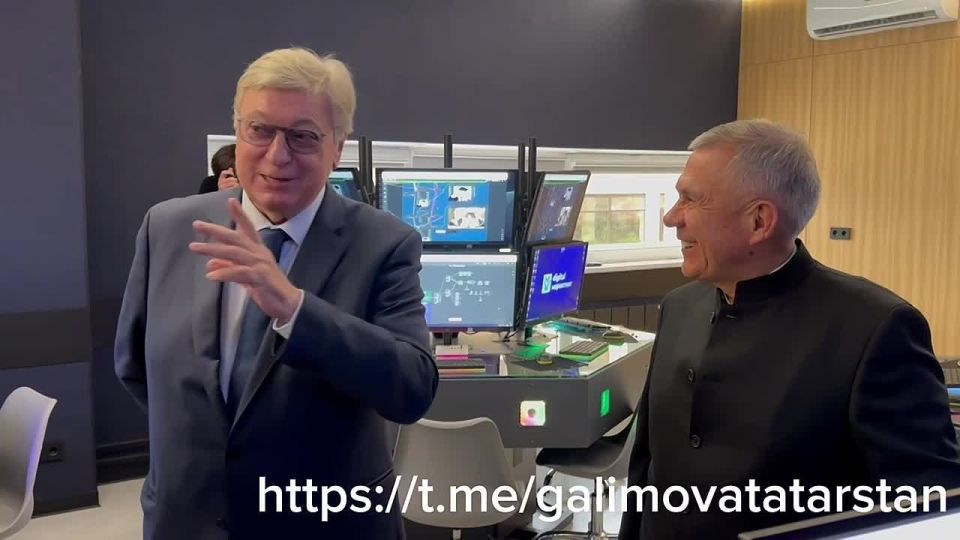 Рустам Минниханов с ректором МГИМО Анатолием Торкуновым обсуждает… искусственный интеллект