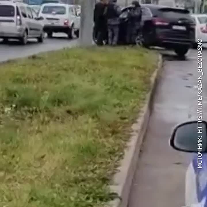 Мужик обстрелял машину и ранил пассажира на пересечении Тэцевской и Копылова