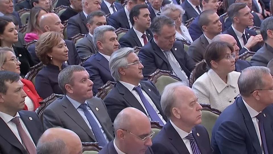 Минниханов призвал сделать акцент на продвижении татарской идентичности