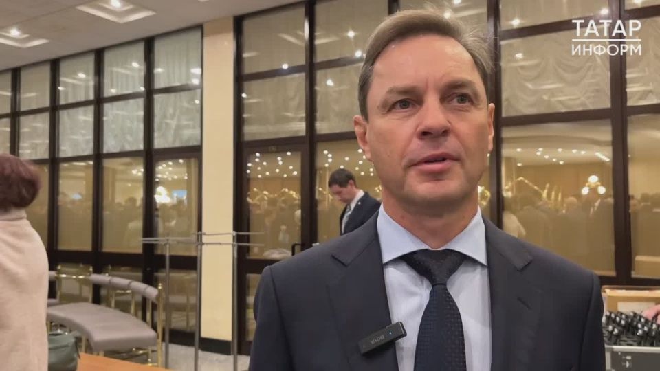 Директор волейбольного клуба «Зенит-Казань», вице-президент Федерации волейбола РТ Олег Брызгалов о Послании Раиса: «Амбициозные планы ставятся на будущее, это важно. То есть смело смотрим вперед»