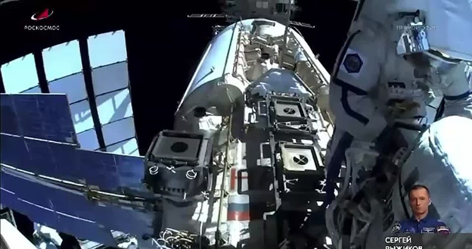 Космонавт из Бугульмы Сергей Рыжиков вместе с коллегой Алексеем Зубрицким вышел в открытый космос