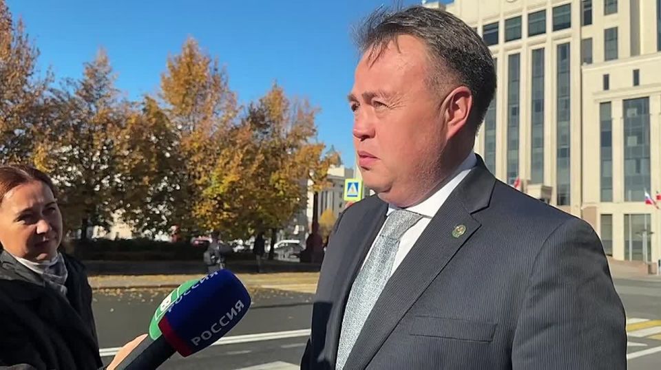 Министр здравоохранения РТ Альмир Абашев: «Базой развития всего общества является здоровье человека, образ его жизни, среда обитания. Раис республики довольно четко дал понять, что экономическое благополучие через развитие...