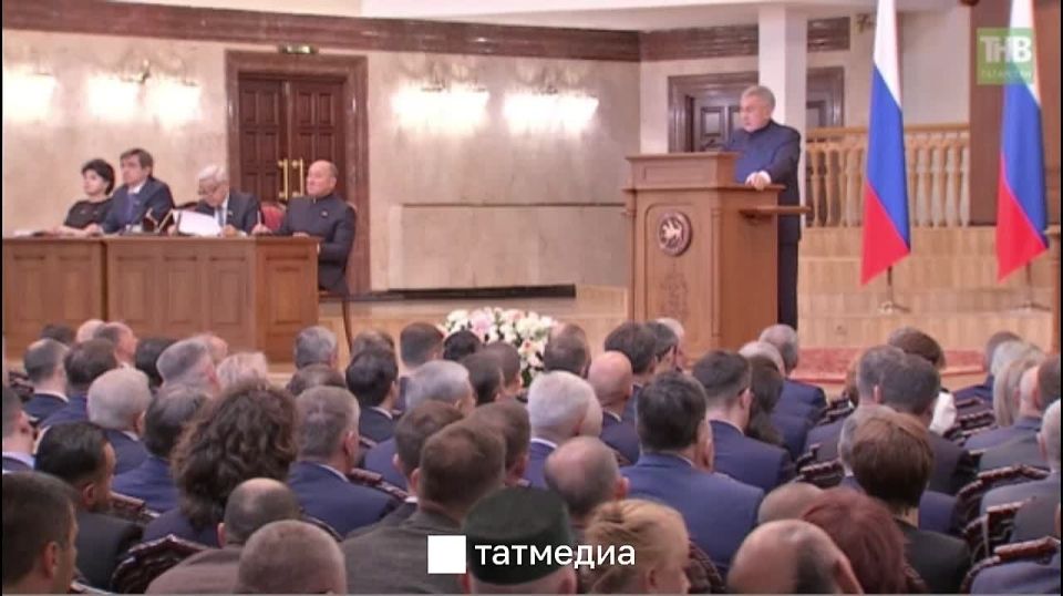 Раис РТ: Наша цель - повысить авторитет и имидж педагогов