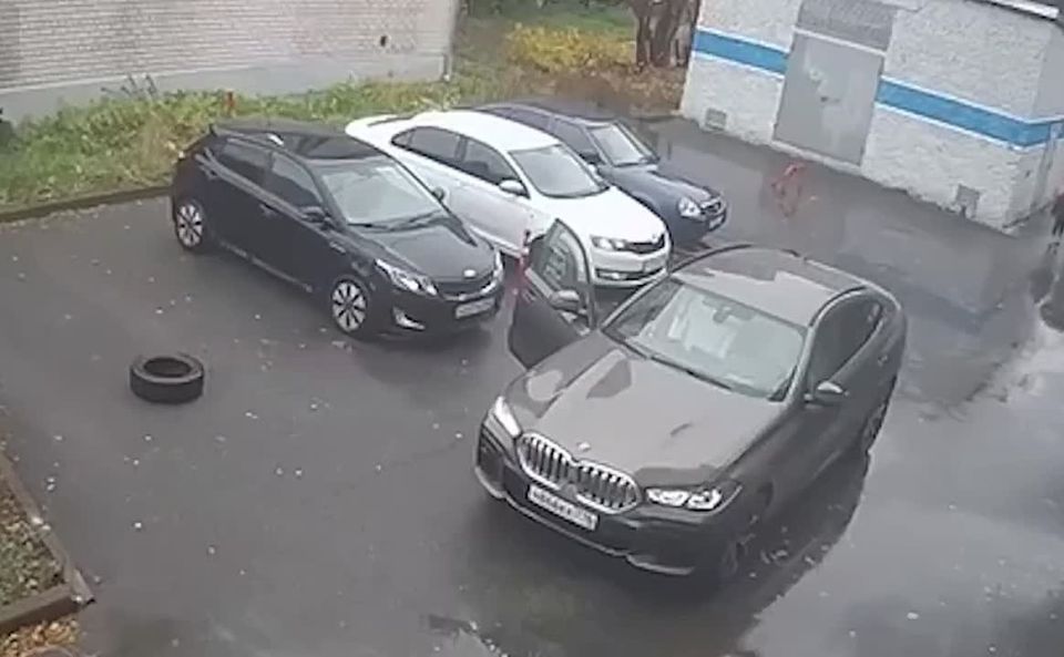 Советский районный суд Казани арестовал одного из подозреваемых по делу о нападении с ножом на женщину Бурихона Хамидова и продлил срок задержания супруга потерпевшей Ивана Шевырева, также подозреваемого по делу, сообщили...