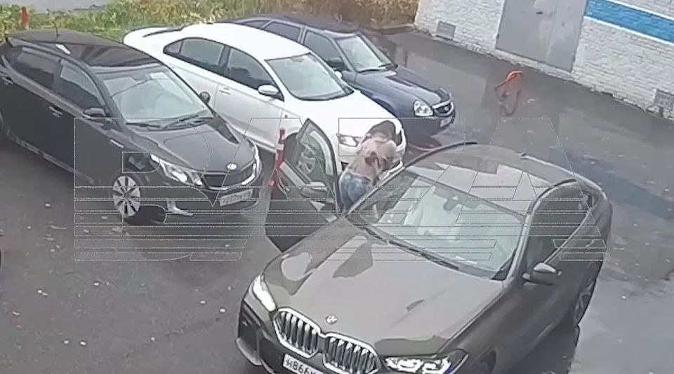 Киллера, напавшего с ножом на жену казанского бизнесмена Ивана Шевырёва, этапировали в Россию — после нападения он попытался скрыться на своей родине, в Таджикистане