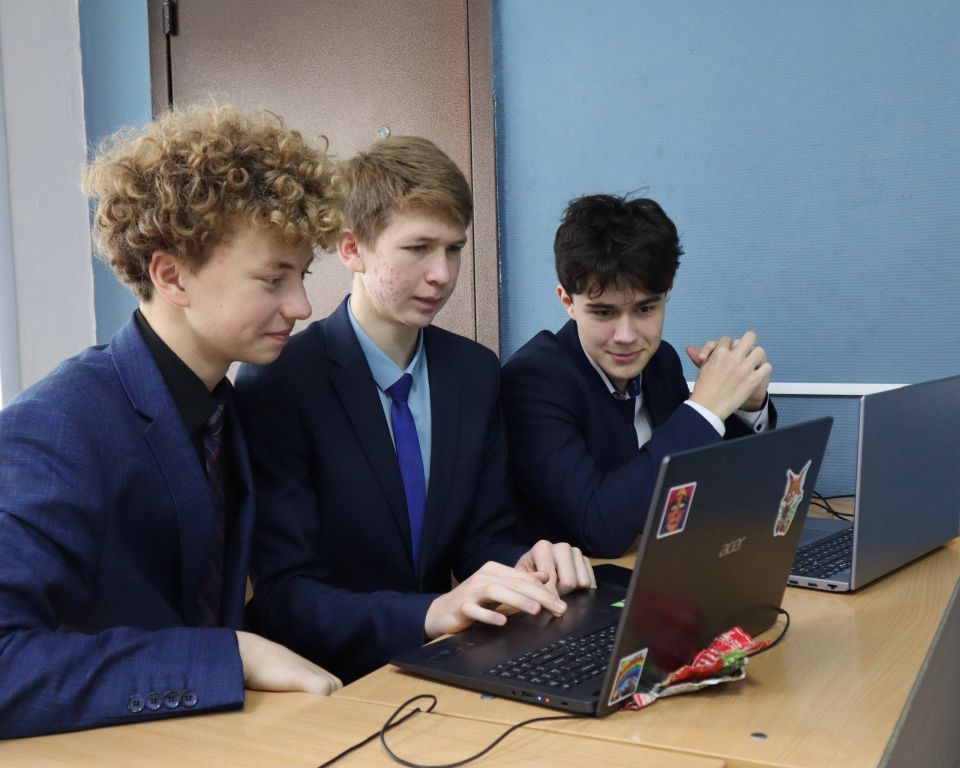 Код, дизайн и командный дух: в Нижнекамске прошел третий хакатон «ЛИ24»!