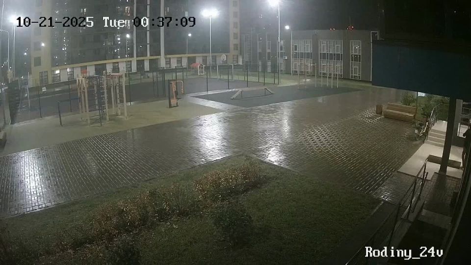 Догнал, избил и увез — в Казани неизвестный поймал девушку в подъезде, когда та пыталась спастись от него