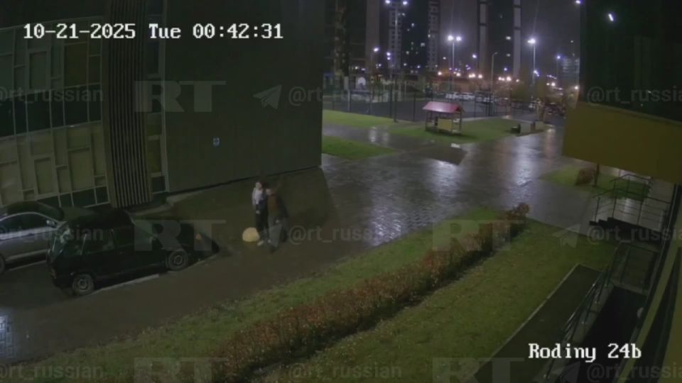 В Казани мужчина поймал девушку в подъезде, избил её, а потом куда-то увёл