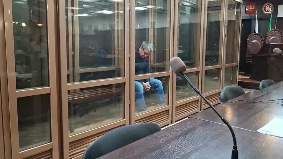 В зал Верховного суда РТ завели Эльфата Сунгатуллина, известного под прозвищем Ильфатей