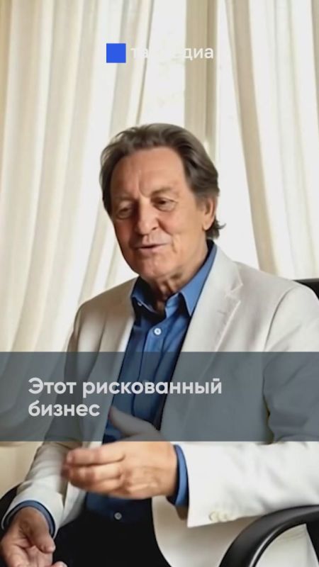 Отец Илона Маска приехал в Казань