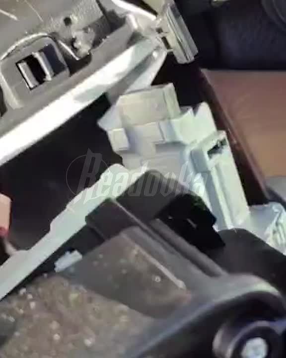 Русские Кулибины придумали, как обезвредить блокираторы руля Lada Vesta