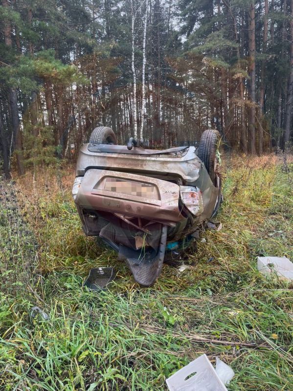 В Азнакаевском районе водитель автомобиля Лада, по предварительным данным, не выбрала безопасную скорость, не справилась с управлением и совершила опрокидывание в кювет