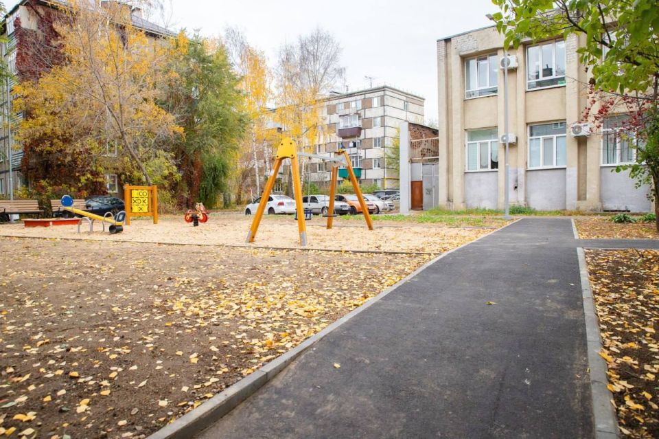 Заглянем в обновленные дворы?