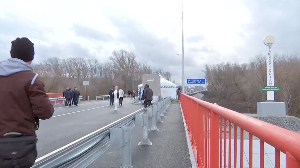 Радий Хабиров и Алексей Песошин открыли мост на границе Татарстана с Башкортостаном