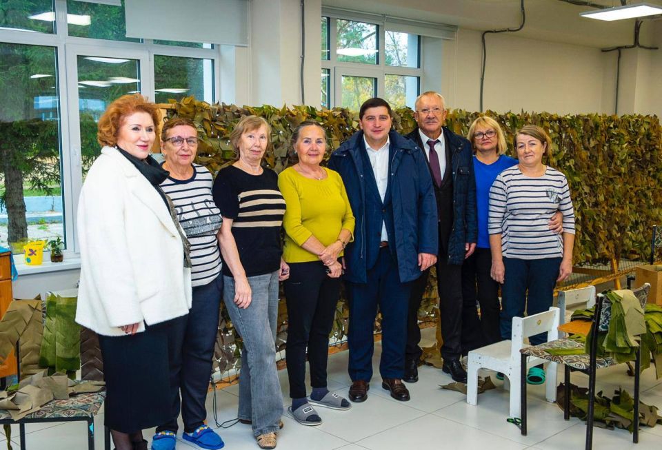   ..                    -ʻ.        ...