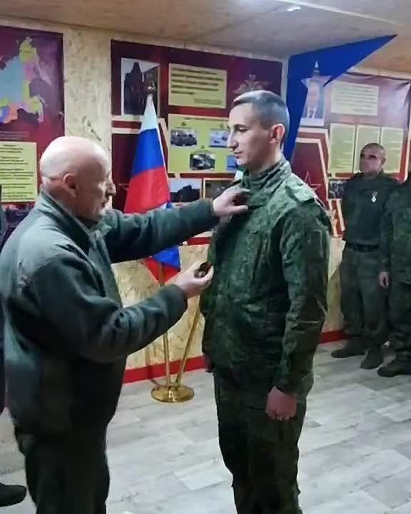 за сегодня, 24 октября. На передовой прошла церемония награждения наших бойцов медалью ордена «За заслуги перед Республикой Татарстан»