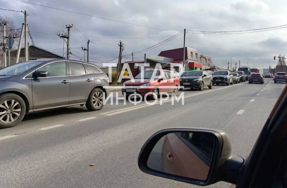 В Салмачах из-за ДТП пробка растянулась на несколько километров В Салмачах из-за ДТП пробка растянулась на несколько километров