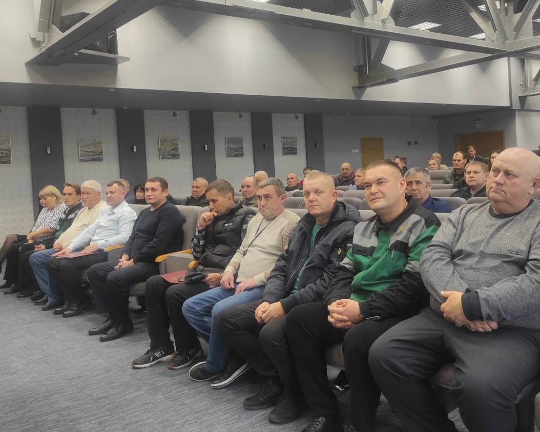 Накануне профессионального праздника в АО «ТАИФ-НК» собрались водители и диспетчеры автотранспортного цеха Накануне профессионального праздника в АО «ТАИФ-НК» собрались водители и диспетчеры автотранспортного цеха