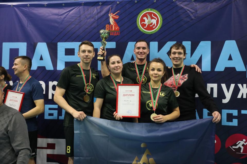 Объединенная команда Министерства спорта РТ и Министерства цифрового развития РТ – победители Спартакиады госслужащих по бадминтону
