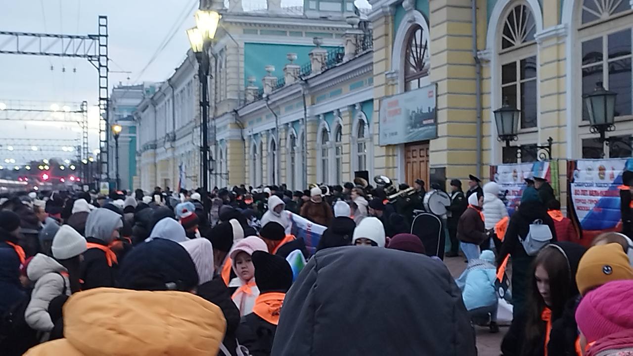 Из Иркутска сегодня отправился детский агитпоезд «80 ЛЕТ ВЕЛИКОЙ ПОБЕДЫ. АРСЕНАЛ ПОБЕДЫ-КАЗАНЬ. ГОРОД-ГЕРОЙ МОСКВА-2025» Из Иркутска сегодня отправился детский агитпоезд «80 ЛЕТ ВЕЛИКОЙ ПОБЕДЫ. АРСЕНАЛ ПОБЕДЫ-КАЗАНЬ. ГОРОД-ГЕРОЙ МОСКВА-2025»