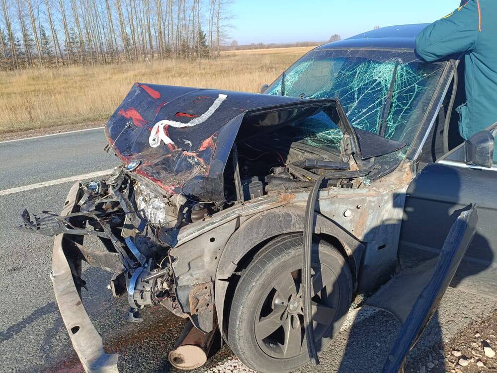 В Нижнекамском районе 26 октября около 11:00 на 44-м километре автодороги Чистополь-Нижнекамск произошло ДТП с участием двух автомобилей В Нижнекамском районе 26 октября около 11:00 на 44-м километре автодороги Чистополь-Нижнекамск произошло ДТП с участием двух автомобилей