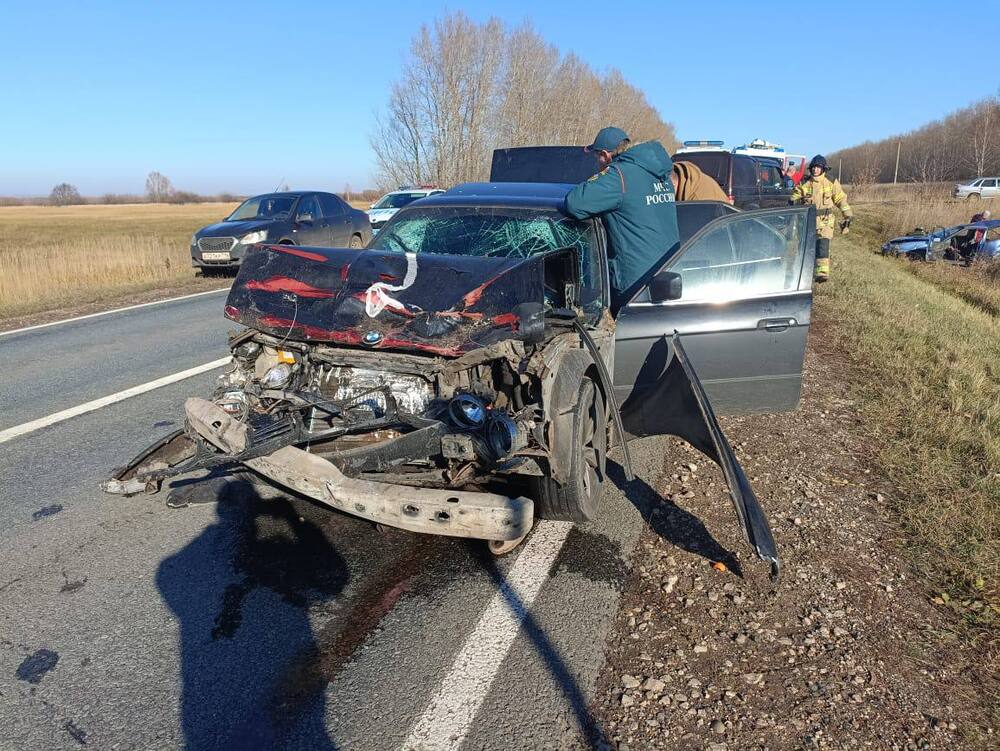 В Нижнекамском районе 26 октября около 11:00 на 44-м километре автодороги Чистополь-Нижнекамск произошло ДТП с участием двух автомобилей