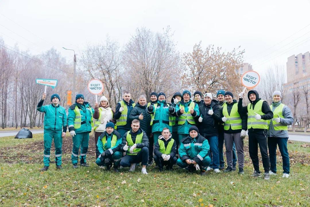 Более 500 сотрудников СИБУРа в Нижнекамске вышли на традиционный осенний субботник Более 500 сотрудников СИБУРа в Нижнекамске вышли на традиционный осенний субботник