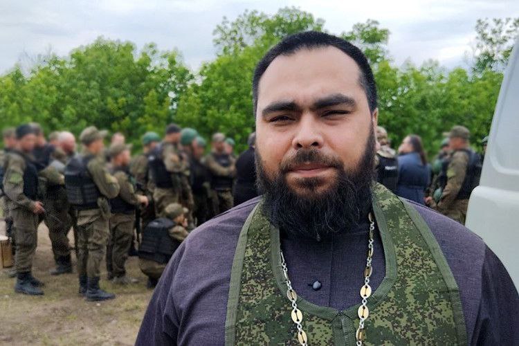 Военный священник вернулся в строй после потери ноги Военный священник вернулся в строй после потери ноги