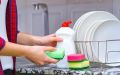 Праздничный ужин и неотъемлемая уборка: как быстро привести в порядок посуду