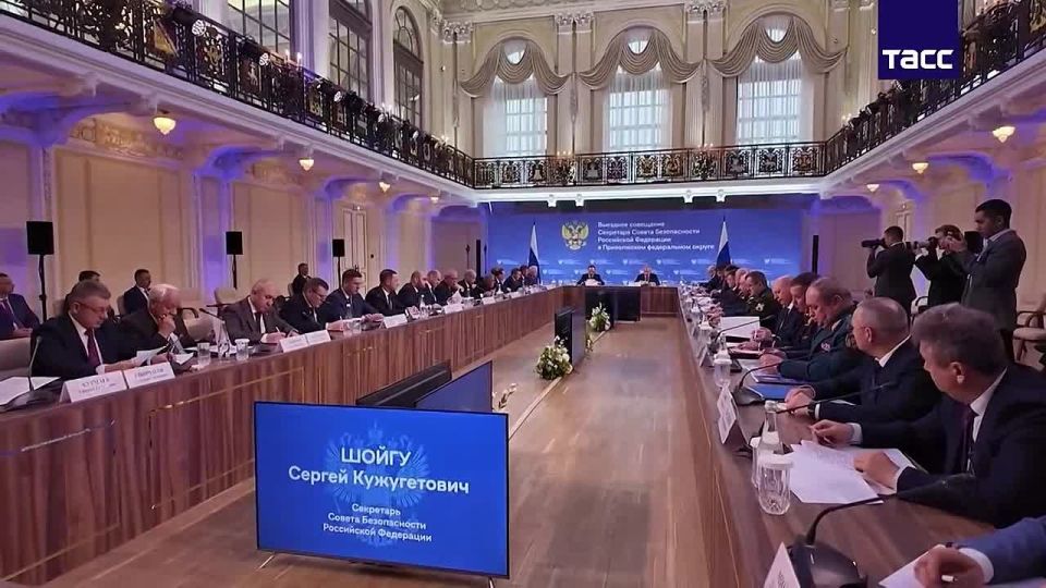 Рустам Минниханов принял участие в выездном совещании Совета безопасности РФ в Приволжском федеральном округе