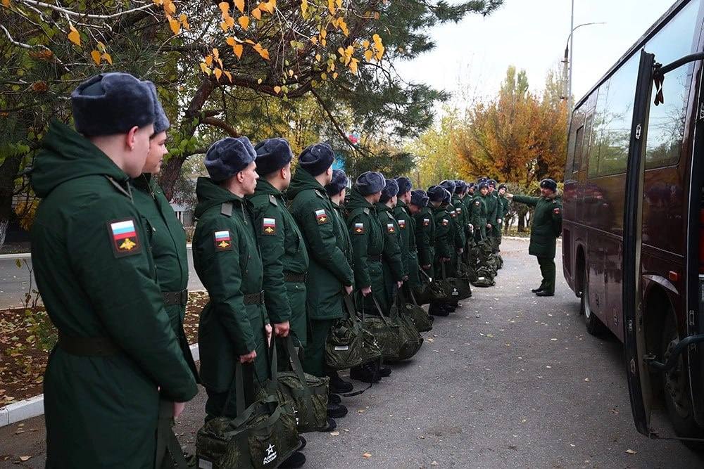 Госдума приняла закон о призыве на военную службу в течение календарного года