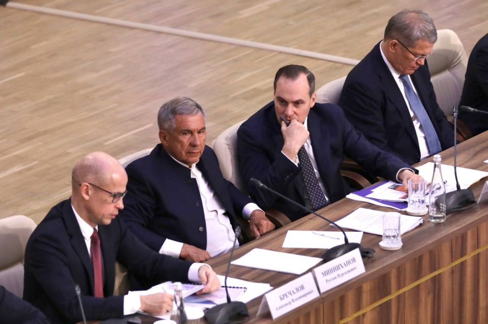 Рустам Минниханов принял участие в выездном совещании Совета безопасности РФ в ПФО