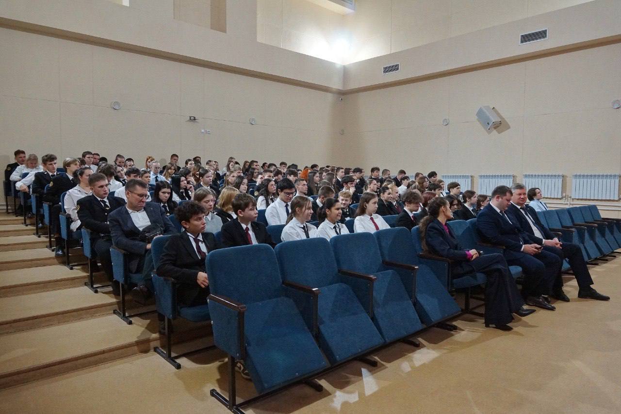 В Казани на базе средней общеобразовательной школы № 42 будет образован "Класс юстиции" В Казани на базе средней общеобразовательной школы № 42 будет образован "Класс юстиции"