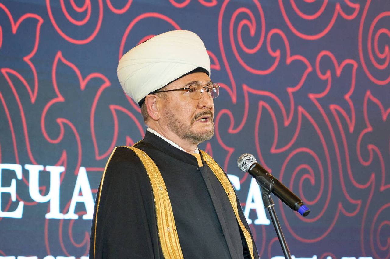 На встрече с представителями Региональной общественной организации «Землячество Татарстана» Рустам Минниханов рассказал об актуальных задачах в экономике и в социальной политике республики На встрече с представителями Региональной общественной организации «Землячество Татарстана» Рустам Минниханов рассказал об актуальных задачах в экономике и в социальной политике республики