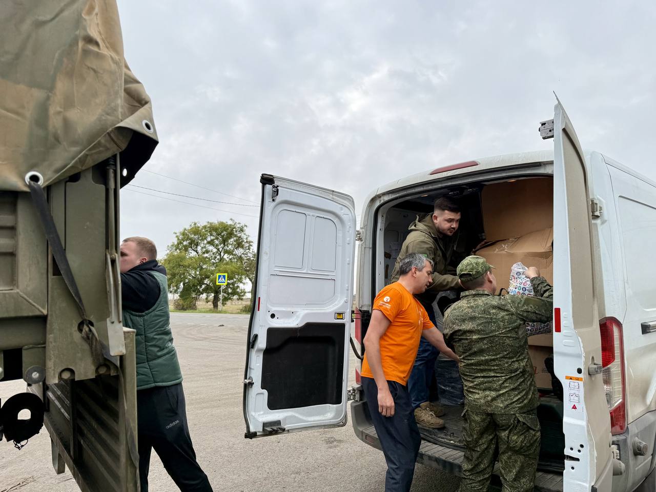 Молодые парламентарии республики доставили гуманитарный груз из Татарстана в зону СВО Молодые парламентарии республики доставили гуманитарный груз из Татарстана в зону СВО