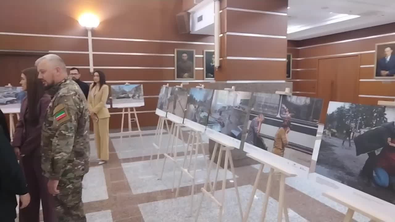 В рамках 15-го заседания Госсовета VII созыва открылась фотовыставка «Хроники террора украинского неонацистского режима»