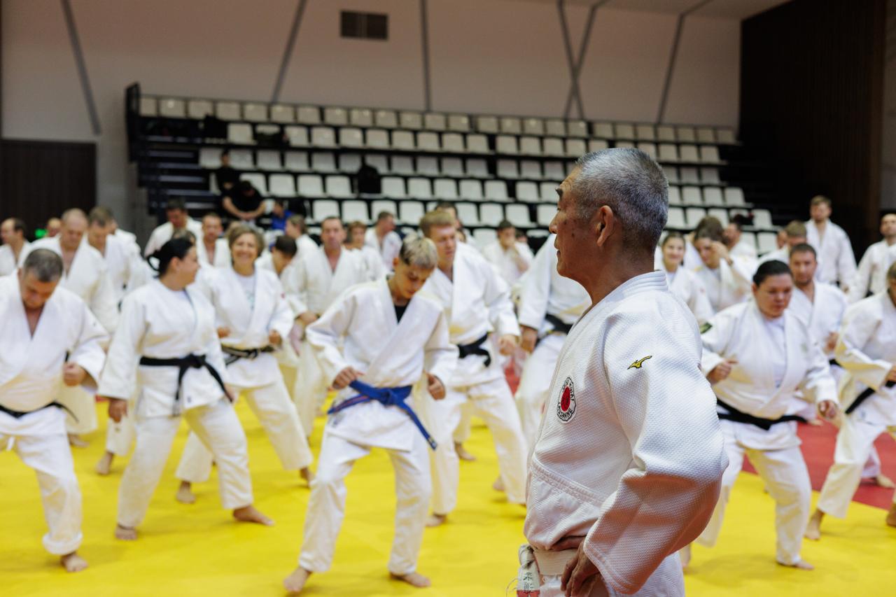 Легенда дзюдо в Казани. В центре дзюдо «Батыр» проходит двухдневный практический семинар «Методика обучения технике дзюдо» для более чем 200 специалистов со всей России Легенда дзюдо в Казани. В центре дзюдо «Батыр» проходит двухдневный практический семинар «Методика обучения технике дзюдо» для более чем 200 специалистов со всей России