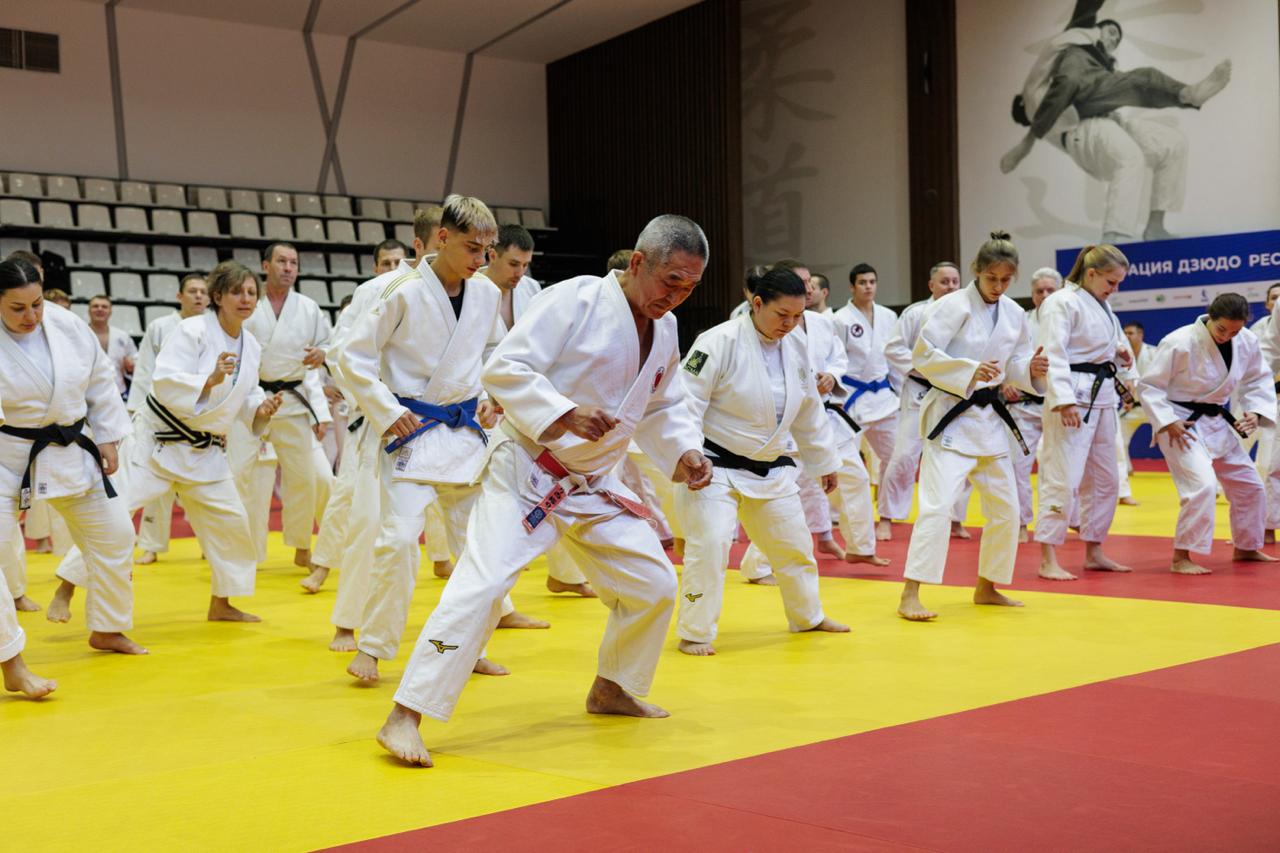 Легенда дзюдо в Казани. В центре дзюдо «Батыр» проходит двухдневный практический семинар «Методика обучения технике дзюдо» для более чем 200 специалистов со всей России Легенда дзюдо в Казани. В центре дзюдо «Батыр» проходит двухдневный практический семинар «Методика обучения технике дзюдо» для более чем 200 специалистов со всей России