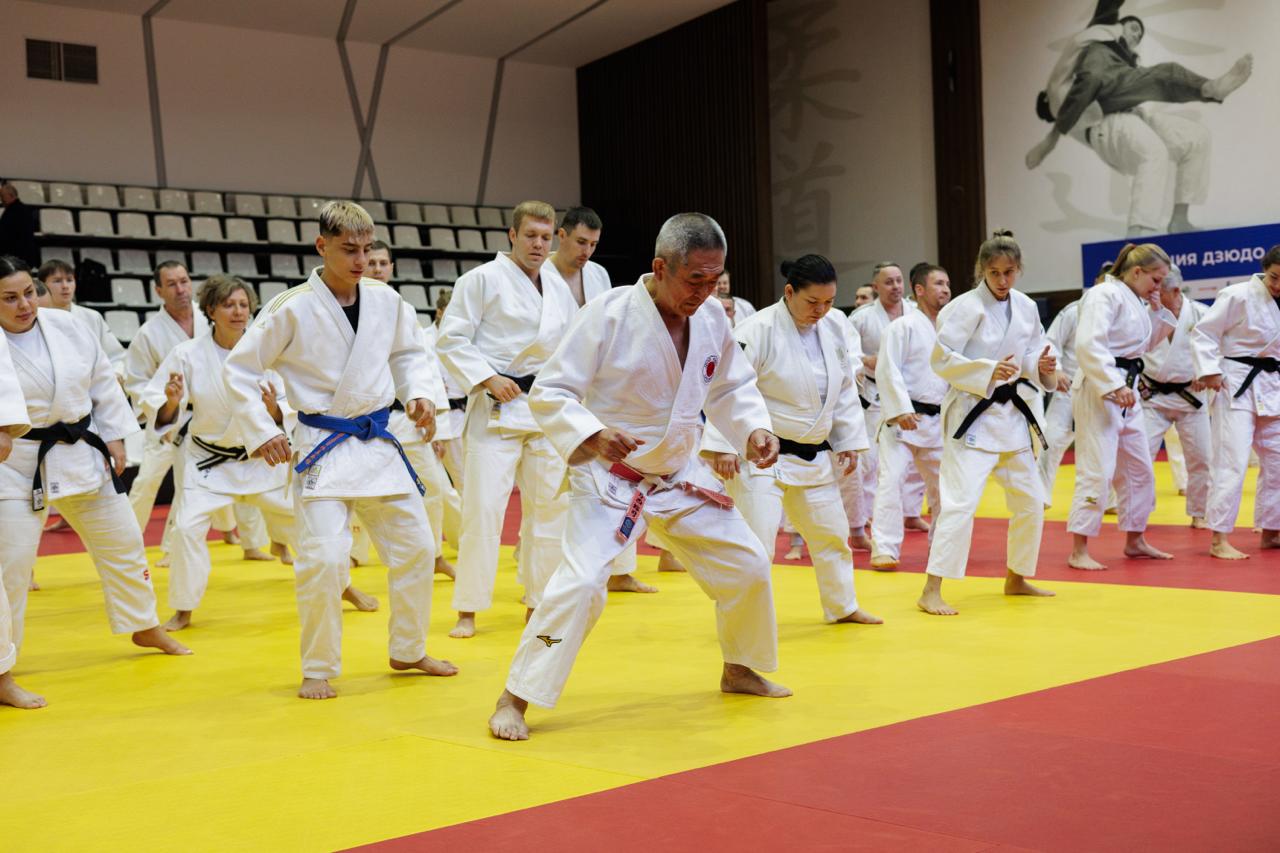 Легенда дзюдо в Казани. В центре дзюдо «Батыр» проходит двухдневный практический семинар «Методика обучения технике дзюдо» для более чем 200 специалистов со всей России Легенда дзюдо в Казани. В центре дзюдо «Батыр» проходит двухдневный практический семинар «Методика обучения технике дзюдо» для более чем 200 специалистов со всей России