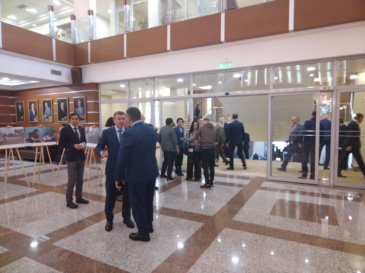 В рамках 15-го заседания Госсовета VII созыва открылась фотовыставка «Хроники террора украинского неонацистского режима» В рамках 15-го заседания Госсовета VII созыва открылась фотовыставка «Хроники террора украинского неонацистского режима»