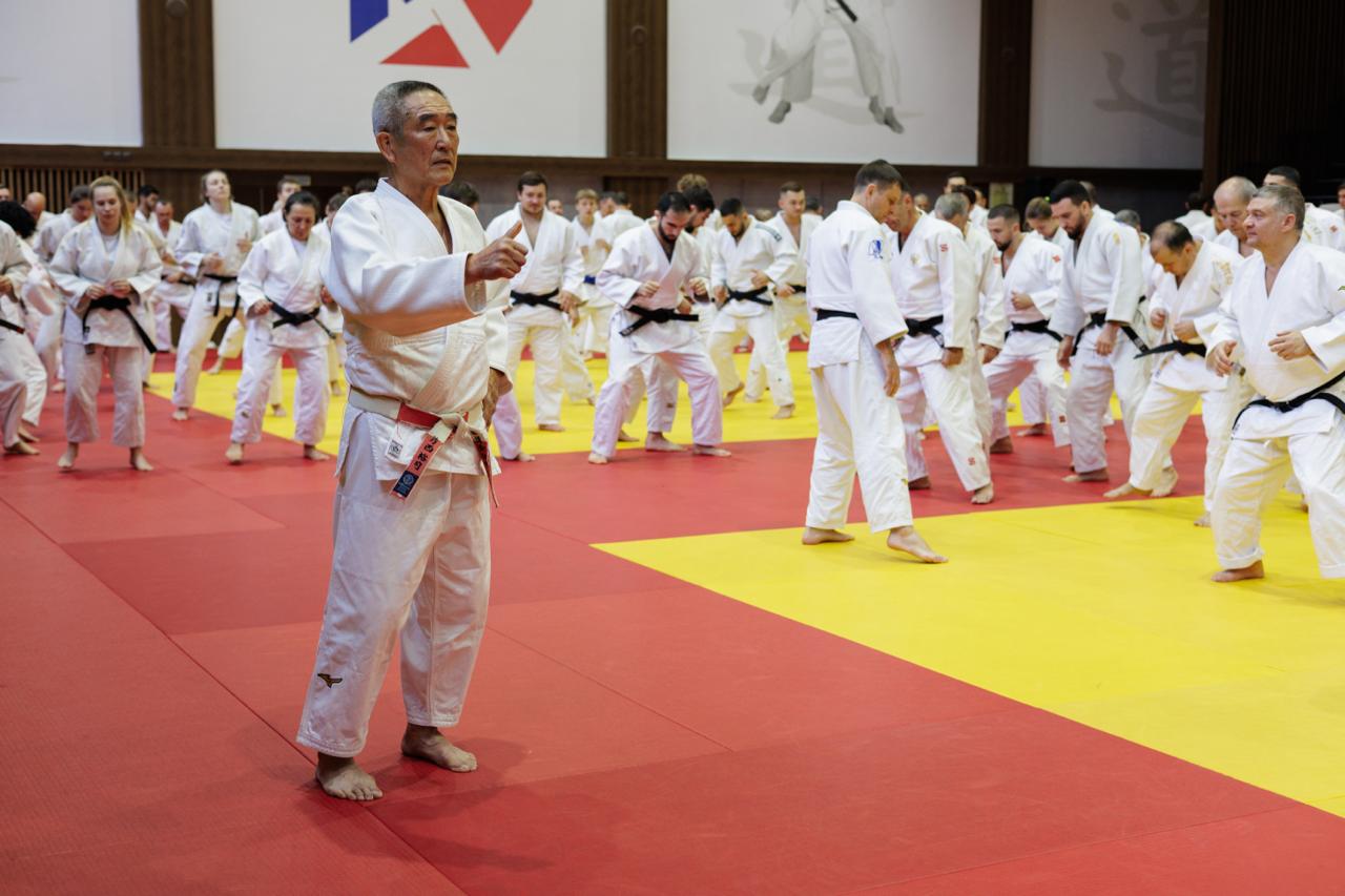 Легенда дзюдо в Казани. В центре дзюдо «Батыр» проходит двухдневный практический семинар «Методика обучения технике дзюдо» для более чем 200 специалистов со всей России Легенда дзюдо в Казани. В центре дзюдо «Батыр» проходит двухдневный практический семинар «Методика обучения технике дзюдо» для более чем 200 специалистов со всей России