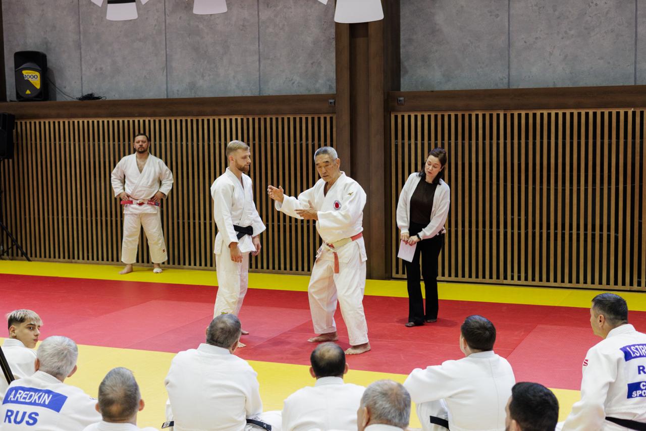 Легенда дзюдо в Казани. В центре дзюдо «Батыр» проходит двухдневный практический семинар «Методика обучения технике дзюдо» для более чем 200 специалистов со всей России Легенда дзюдо в Казани. В центре дзюдо «Батыр» проходит двухдневный практический семинар «Методика обучения технике дзюдо» для более чем 200 специалистов со всей России